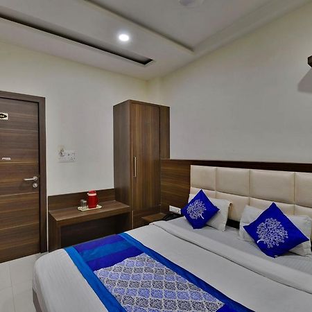 Hotel Amar Palace Ujjain Exteriör bild