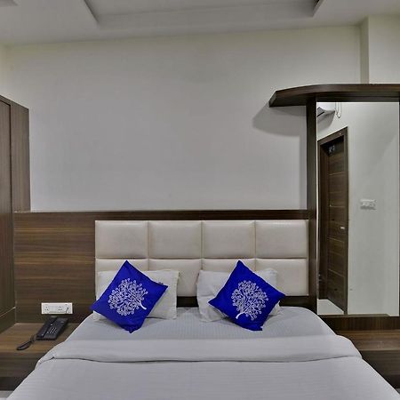 Hotel Amar Palace Ujjain Exteriör bild
