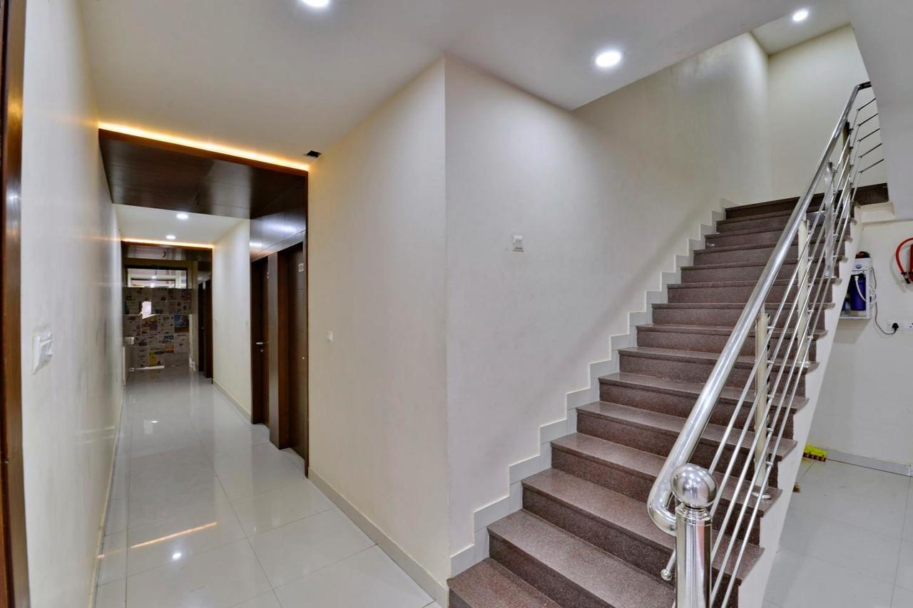 Hotel Amar Palace Ujjain Exteriör bild
