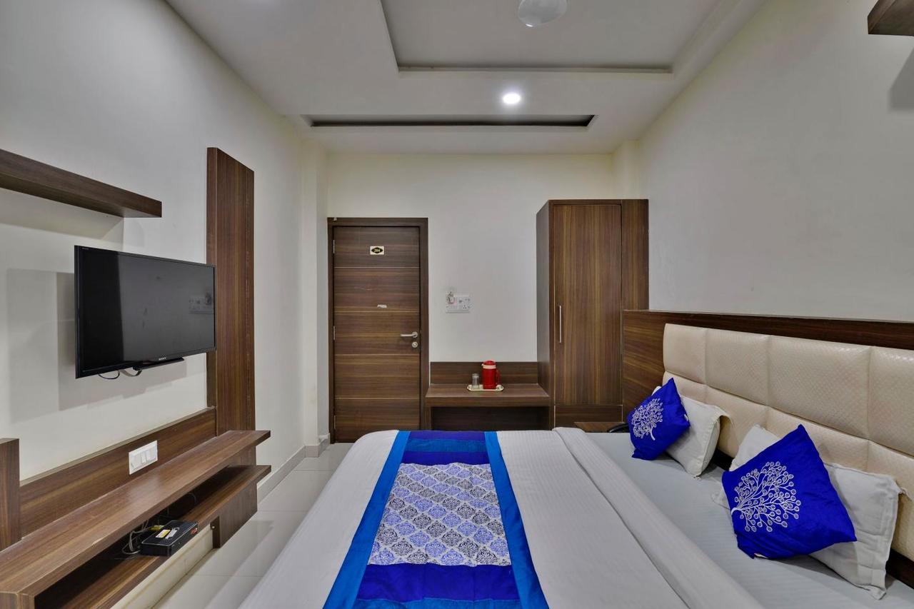 Hotel Amar Palace Ujjain Exteriör bild