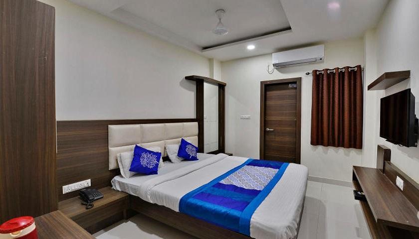 Hotel Amar Palace Ujjain Exteriör bild