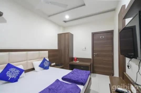 Hotel Amar Palace Ujjain Exteriör bild